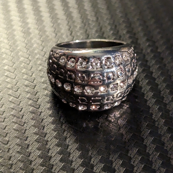 Avon Silver Day To Night Faux Diamond Dome Ring - Picture 7 of 7